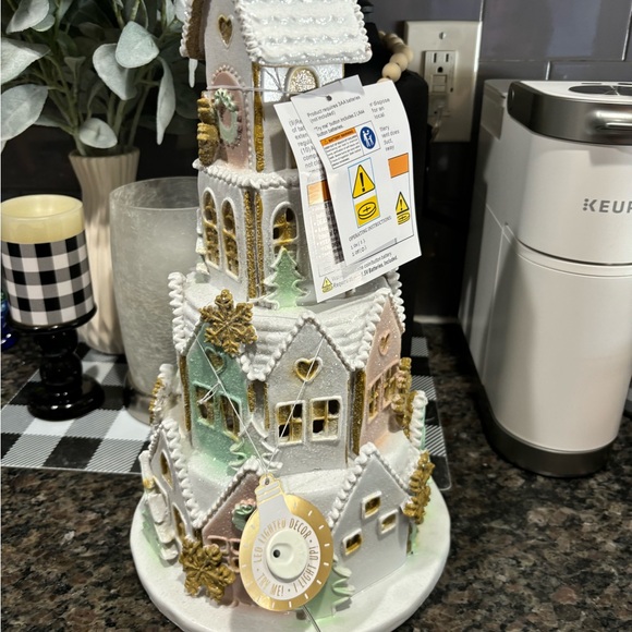 Large Pastel Christmas Gingerbread
Sugar Castle Led House - Picture 4 of 5